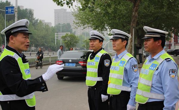 山陰交警“四嚴(yán)措施” 強(qiáng)化出租車安全管理