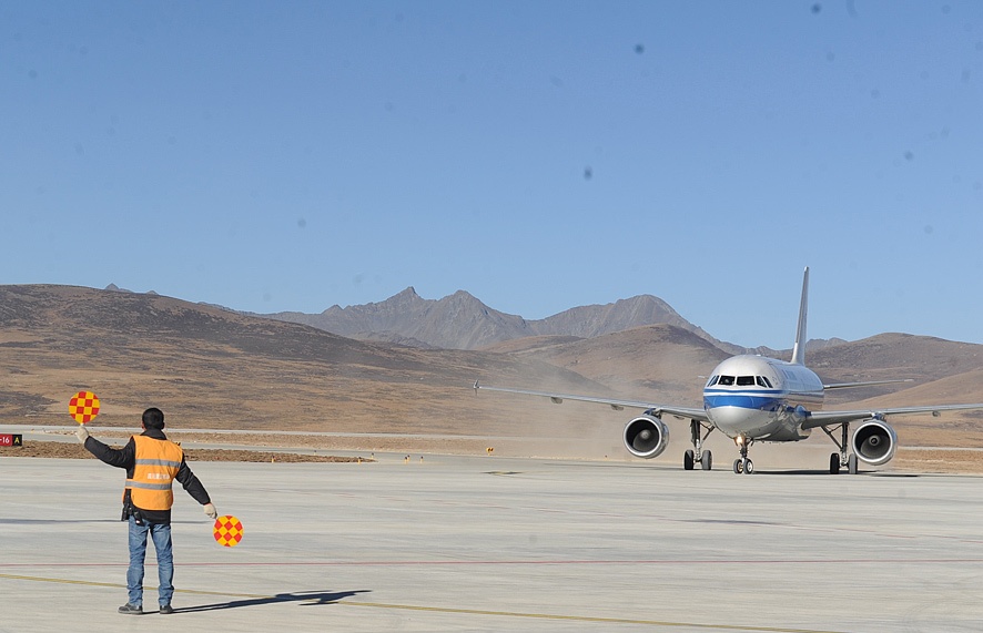 關于民用機場不停航施工安全管理的探討